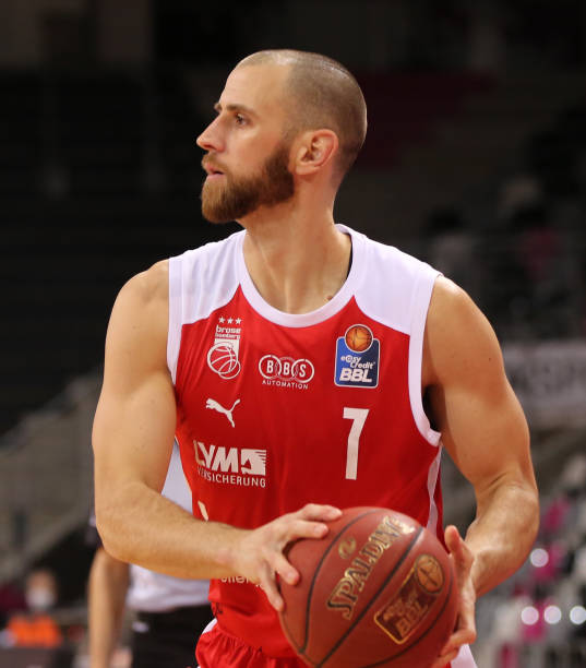 轻球员的低 轻球员的低