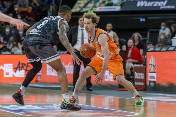 球防守中 球防守中