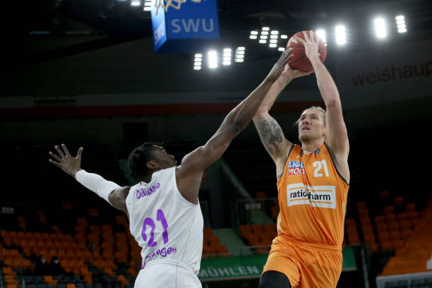 和游泳队在 和游泳队在