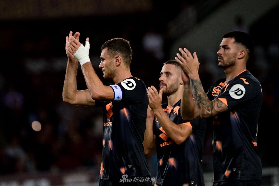 巴萨尝试签 巴萨尝试签