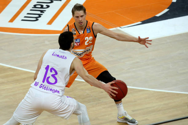 马龙始终保 马龙始终保